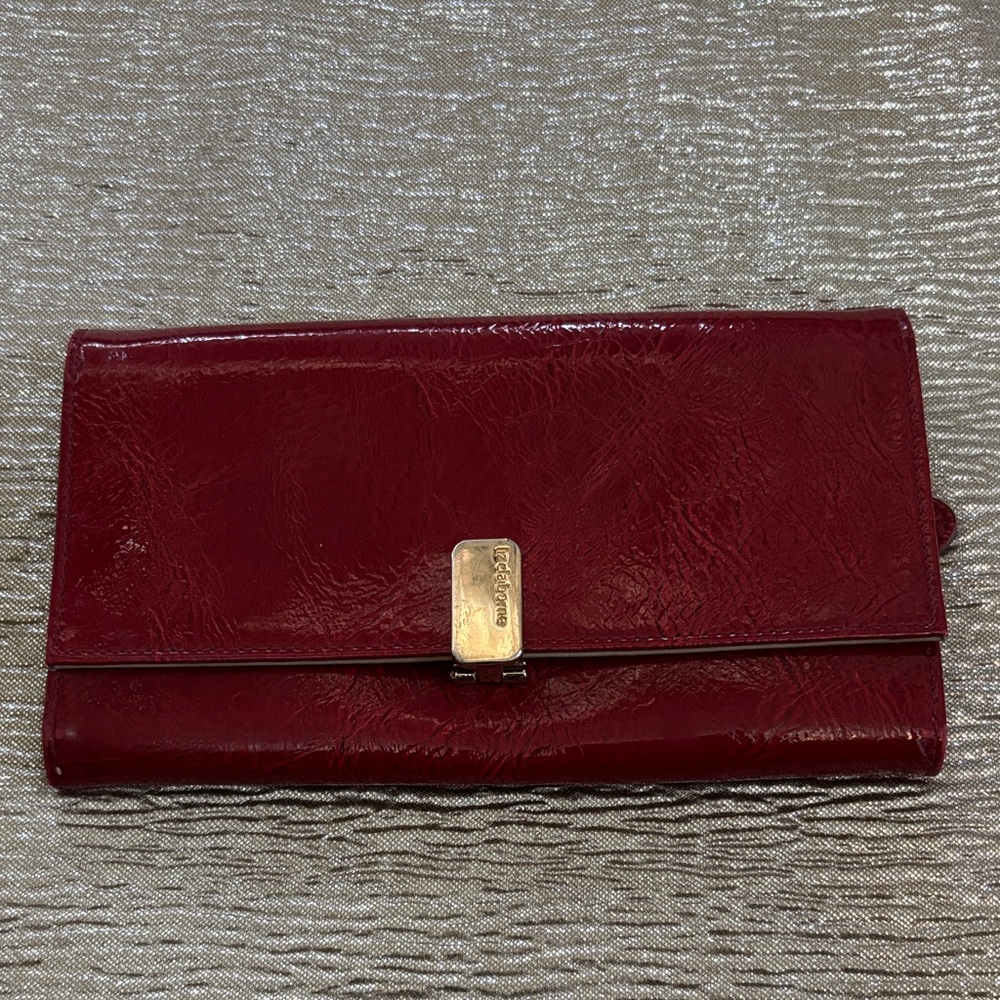 Liz Claiborne patent red zip wallet - clutch